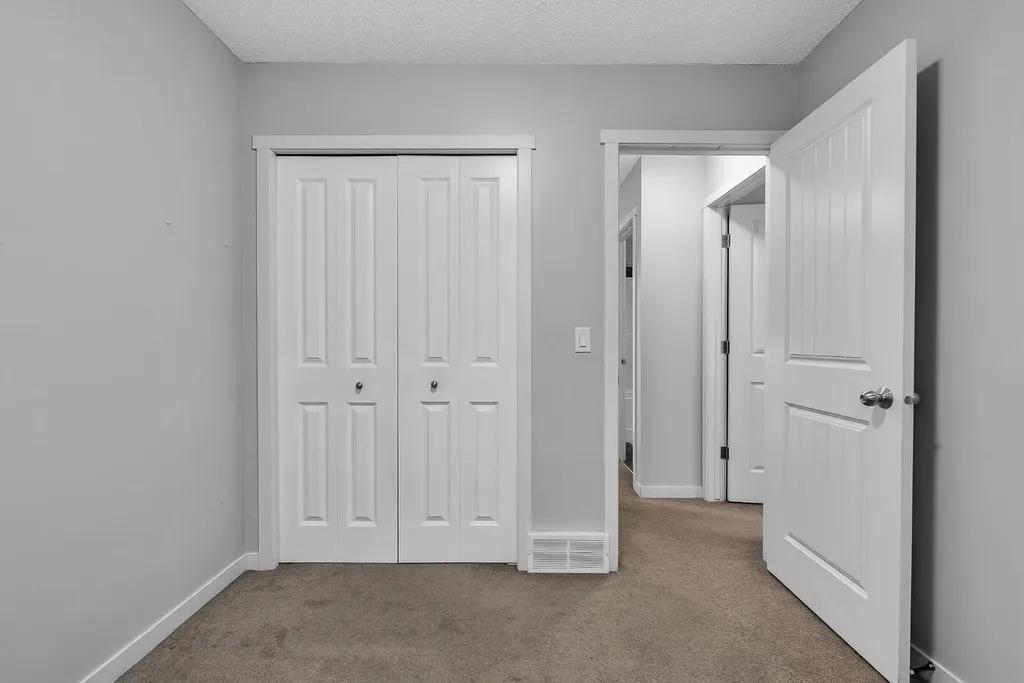 425 Copperpond Landing SE Calgary AB T2Z1G6