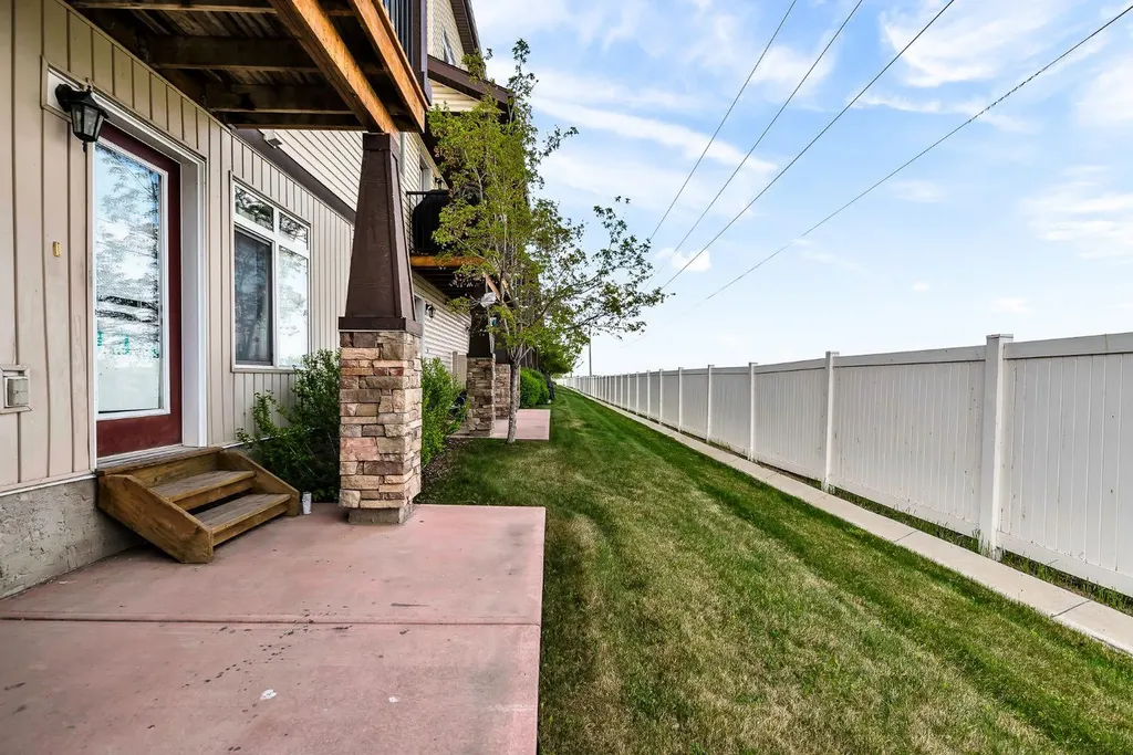425 Copperpond Landing SE Calgary AB T2Z1G6