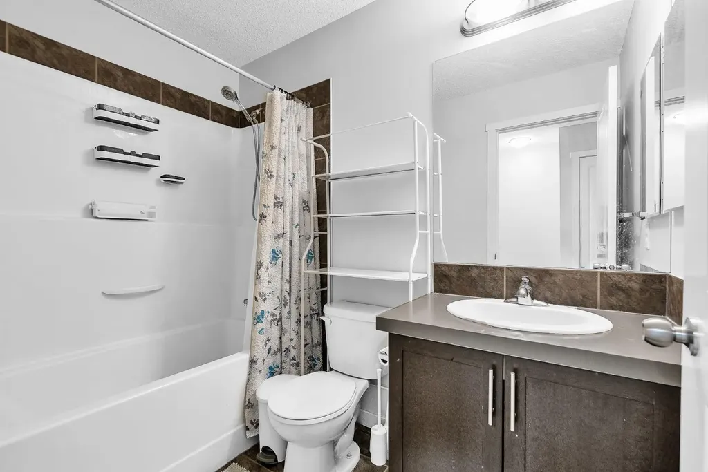 425 Copperpond Landing SE Calgary AB T2Z1G6