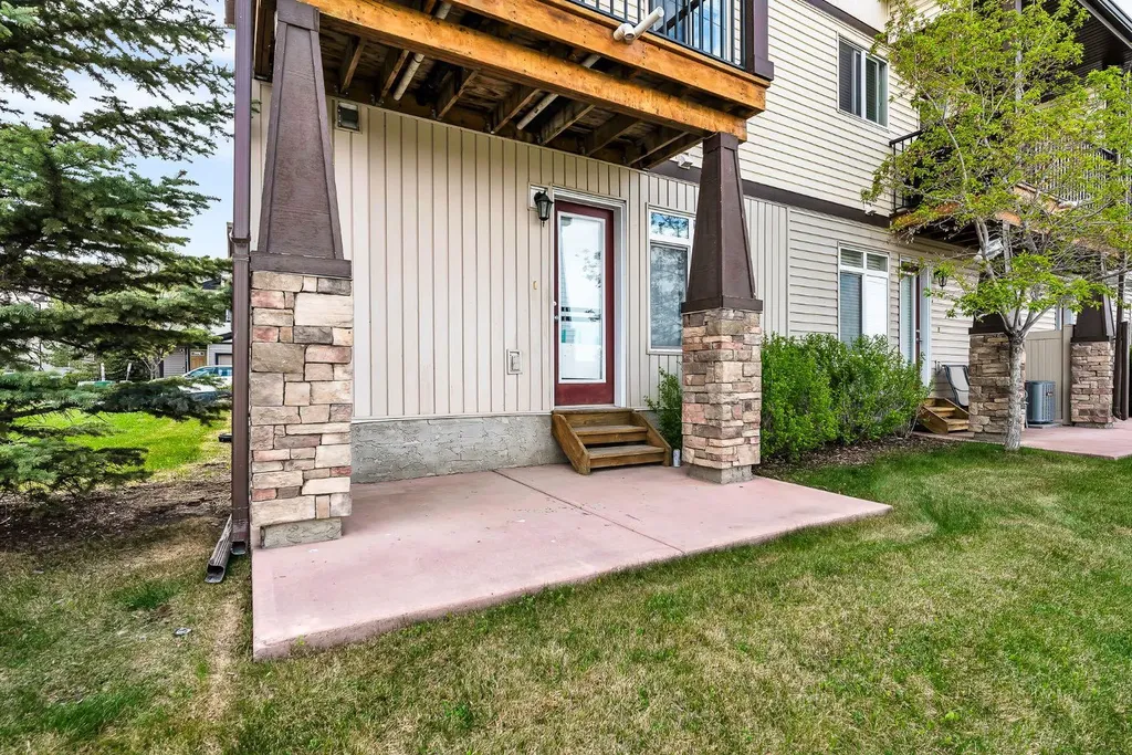 425 Copperpond Landing SE Calgary AB T2Z1G6