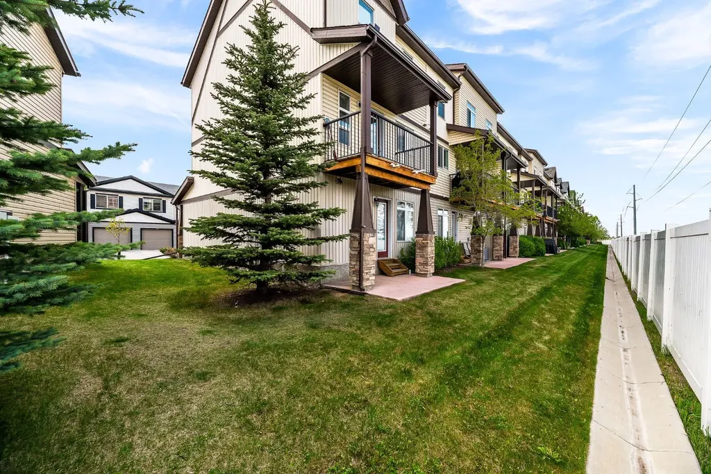 425 Copperpond Landing SE Calgary AB T2Z1G6