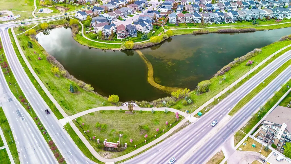425 Copperpond Landing SE Calgary AB T2Z1G6