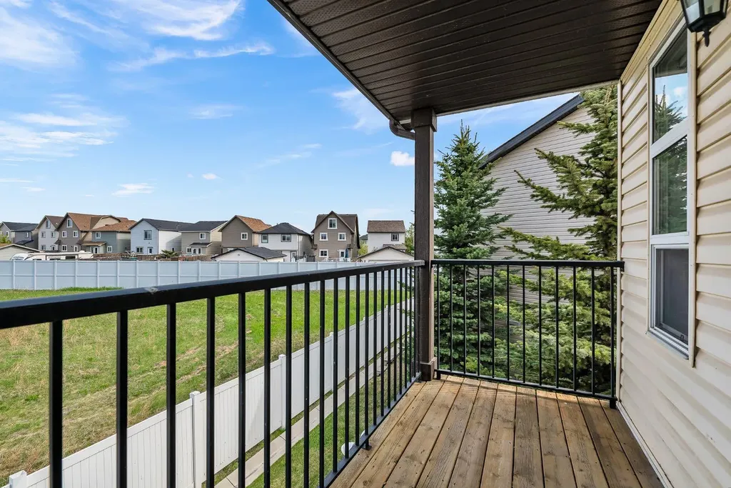 425 Copperpond Landing SE Calgary AB T2Z1G6