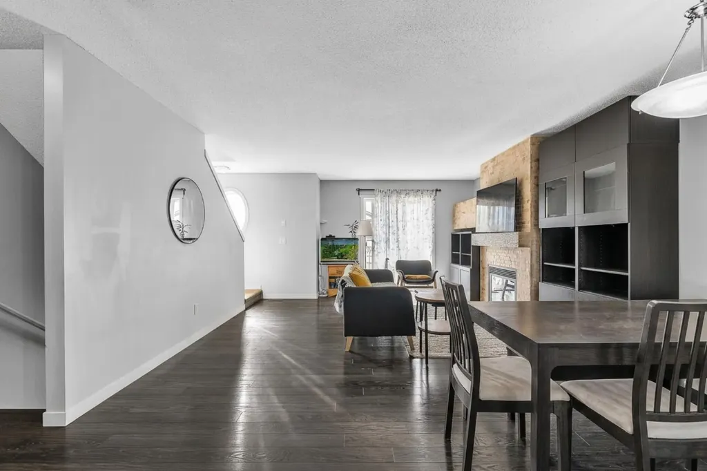 425 Copperpond Landing SE Calgary AB T2Z1G6