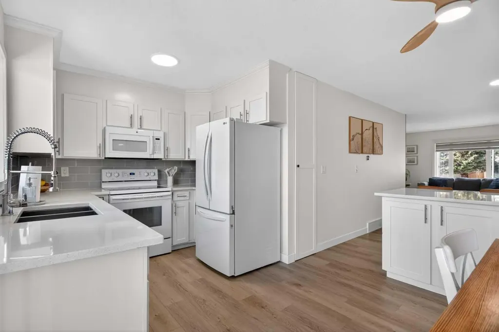 48 Shawcliffe Place Calgary AB T2Y 1H5