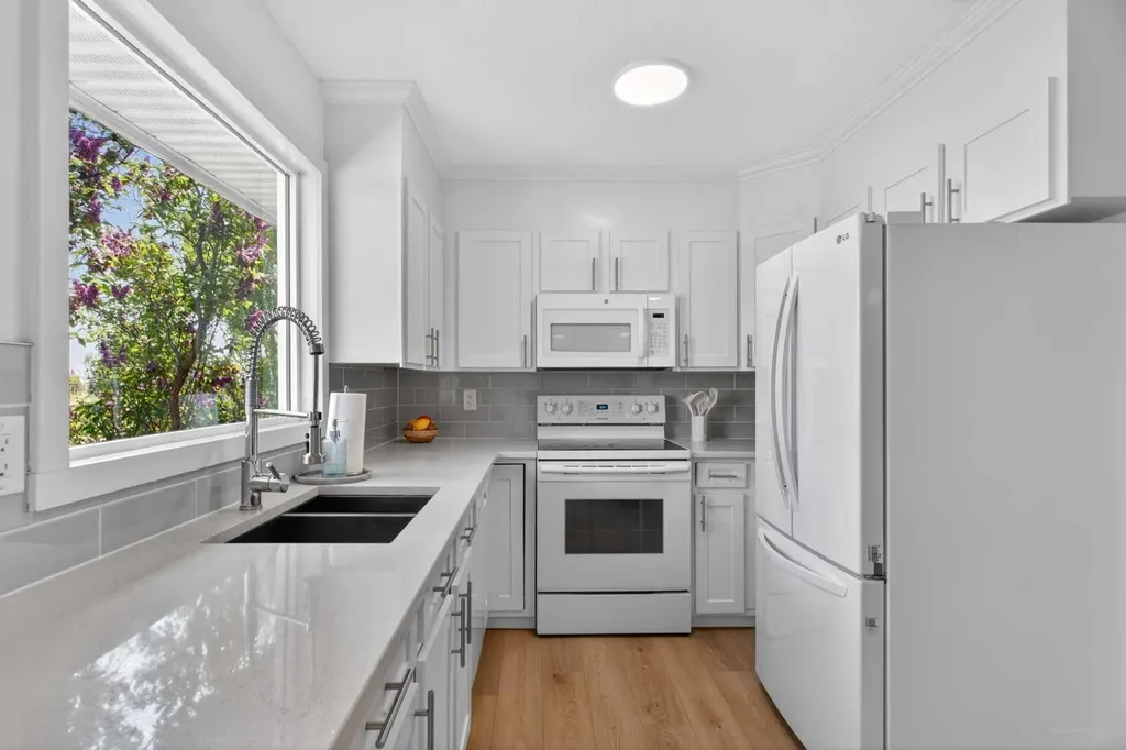 48 Shawcliffe Place Calgary AB T2Y 1H5