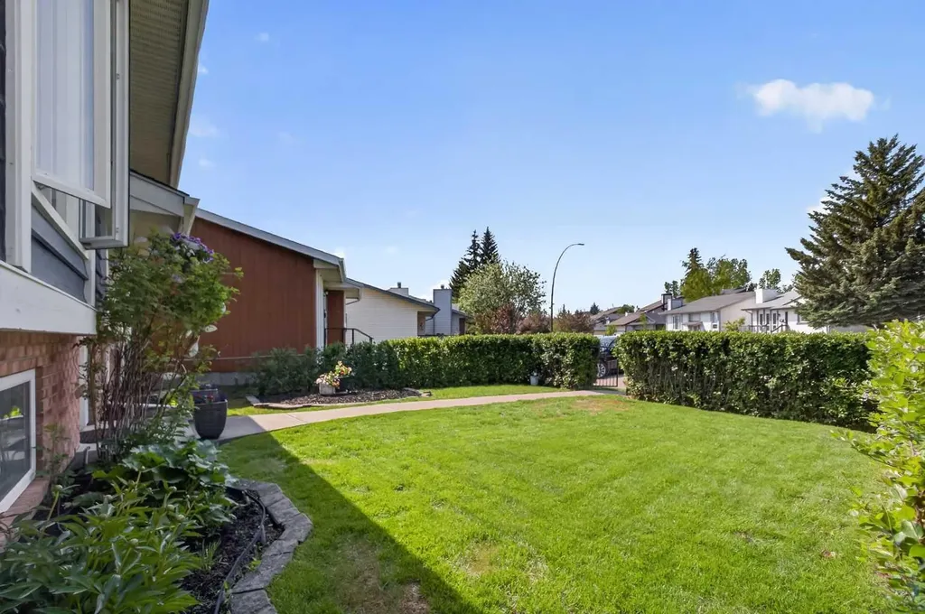 48 Shawcliffe Place Calgary AB T2Y 1H5