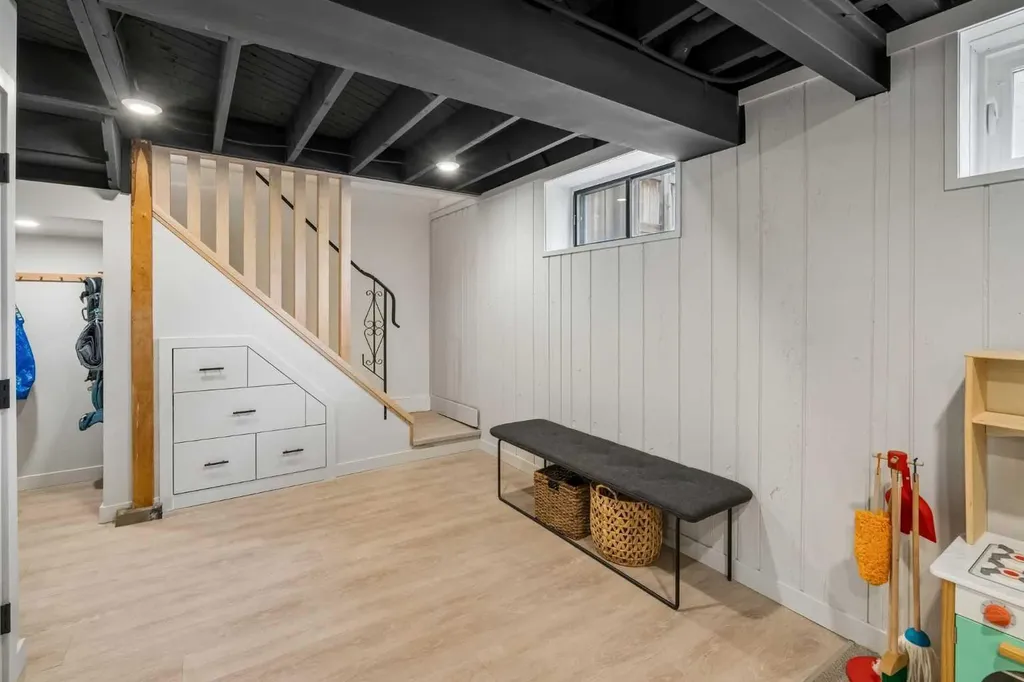 419 40 Street SW Calgary AB T3C1V9