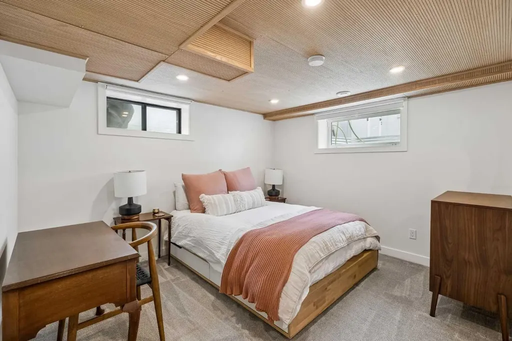 419 40 Street SW Calgary AB T3C1V9