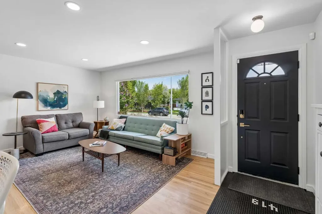 419 40 Street SW Calgary AB T3C1V9