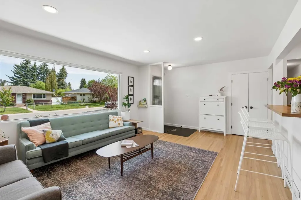 419 40 Street SW Calgary AB T3C1V9