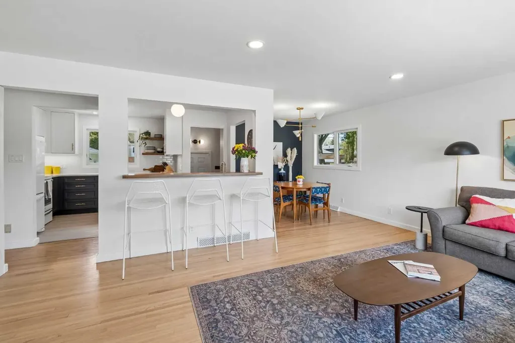 419 40 Street SW Calgary AB T3C1V9