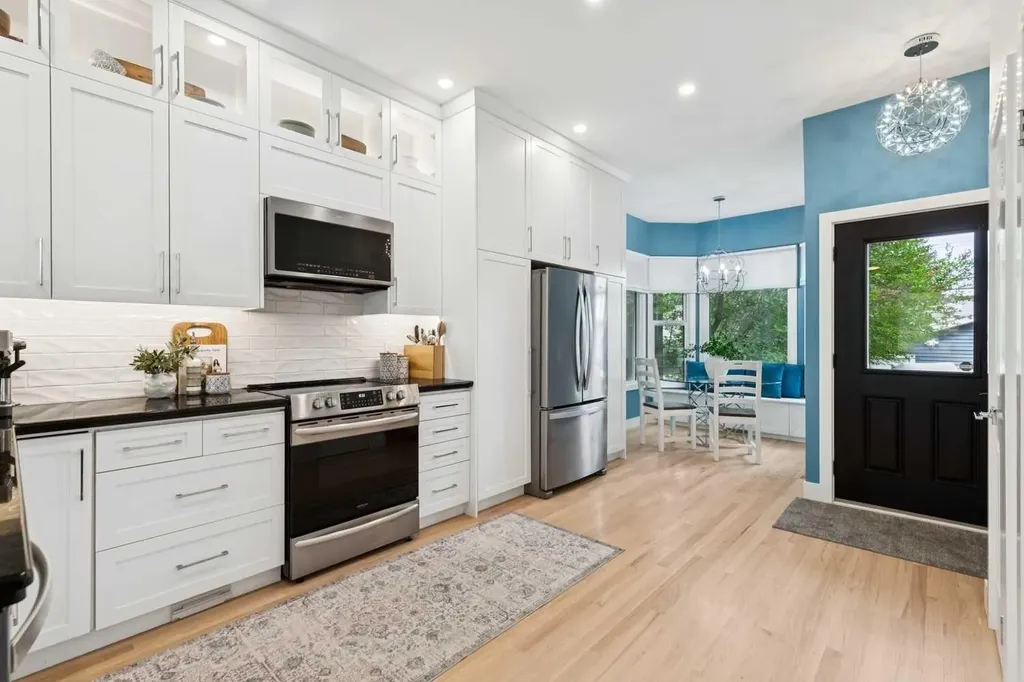 329 10a Street NW Calgary AB T2N 1W7