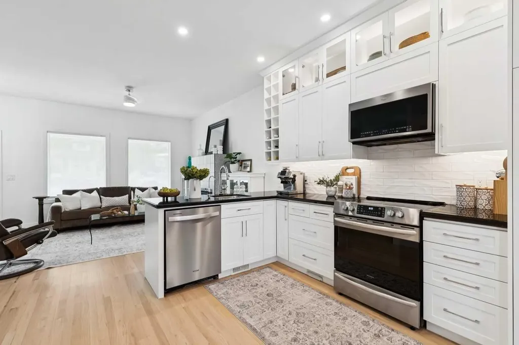 329 10a Street NW Calgary AB T2N 1W7