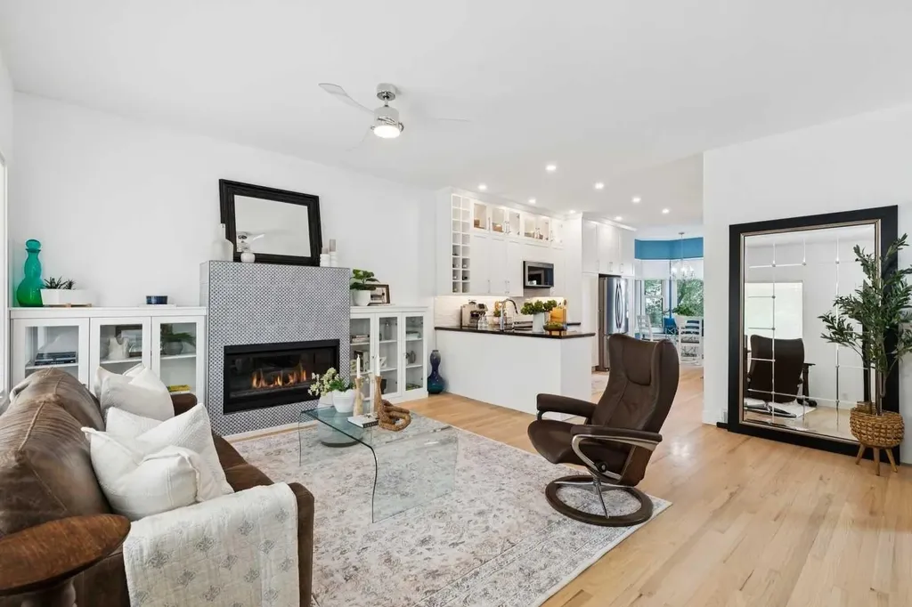 329 10a Street NW Calgary AB T2N 1W7