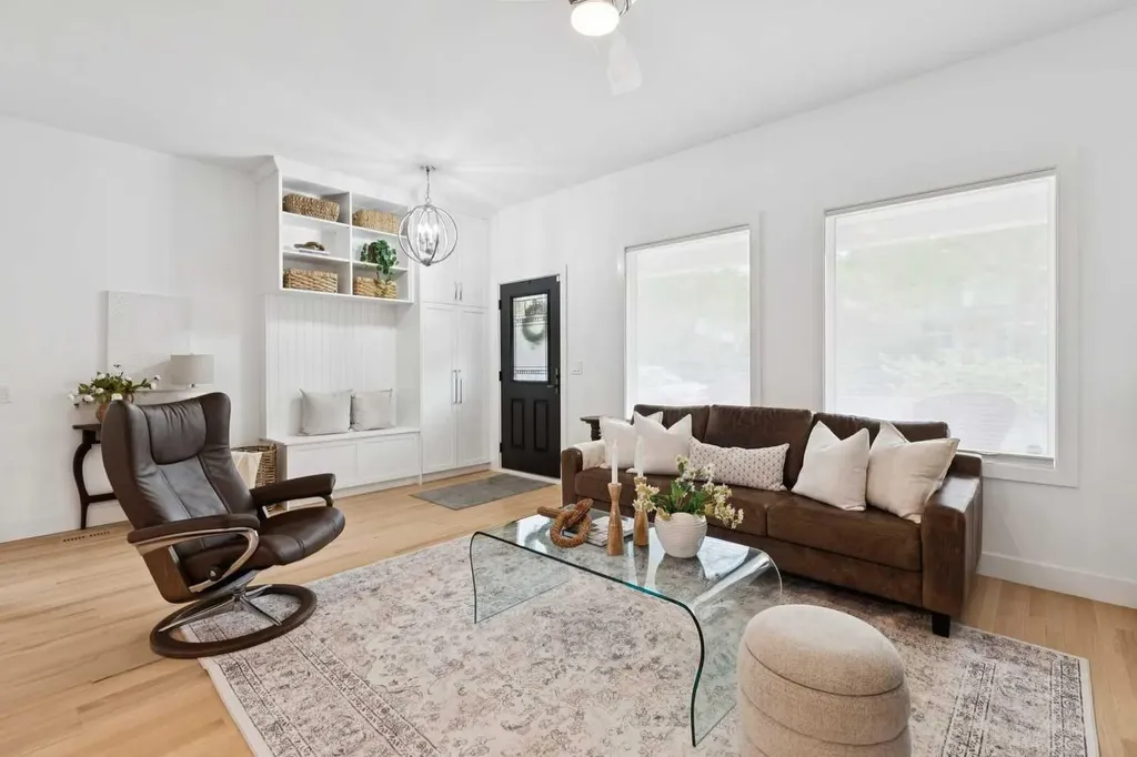 329 10a Street NW Calgary AB T2N 1W7