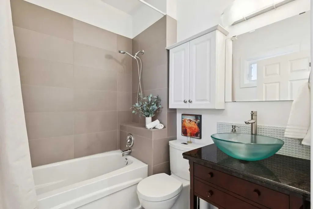 329 10a Street NW Calgary AB T2N 1W7