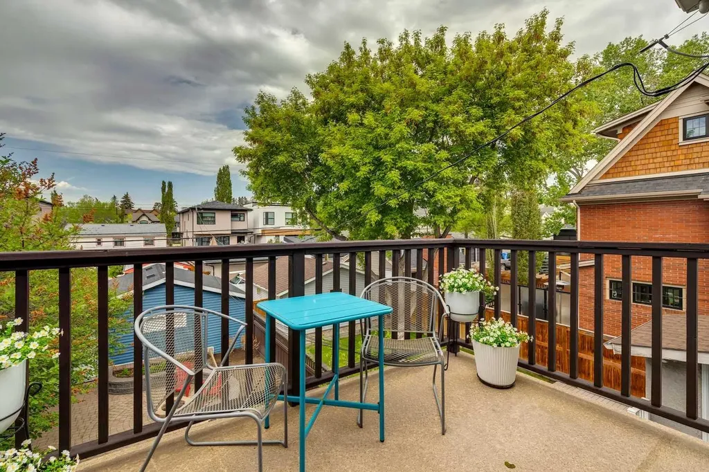 329 10a Street NW Calgary AB T2N 1W7