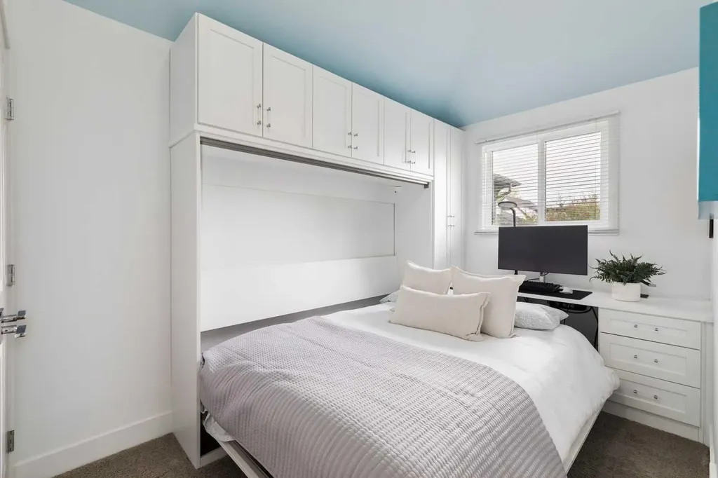 329 10a Street NW Calgary AB T2N 1W7