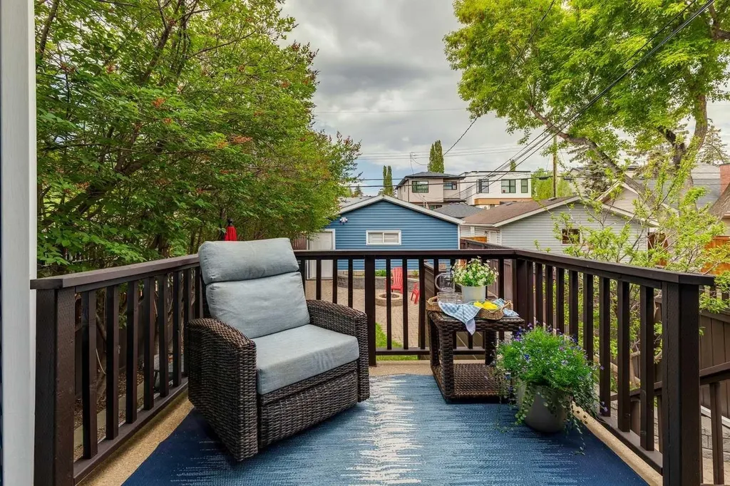 329 10a Street NW Calgary AB T2N 1W7