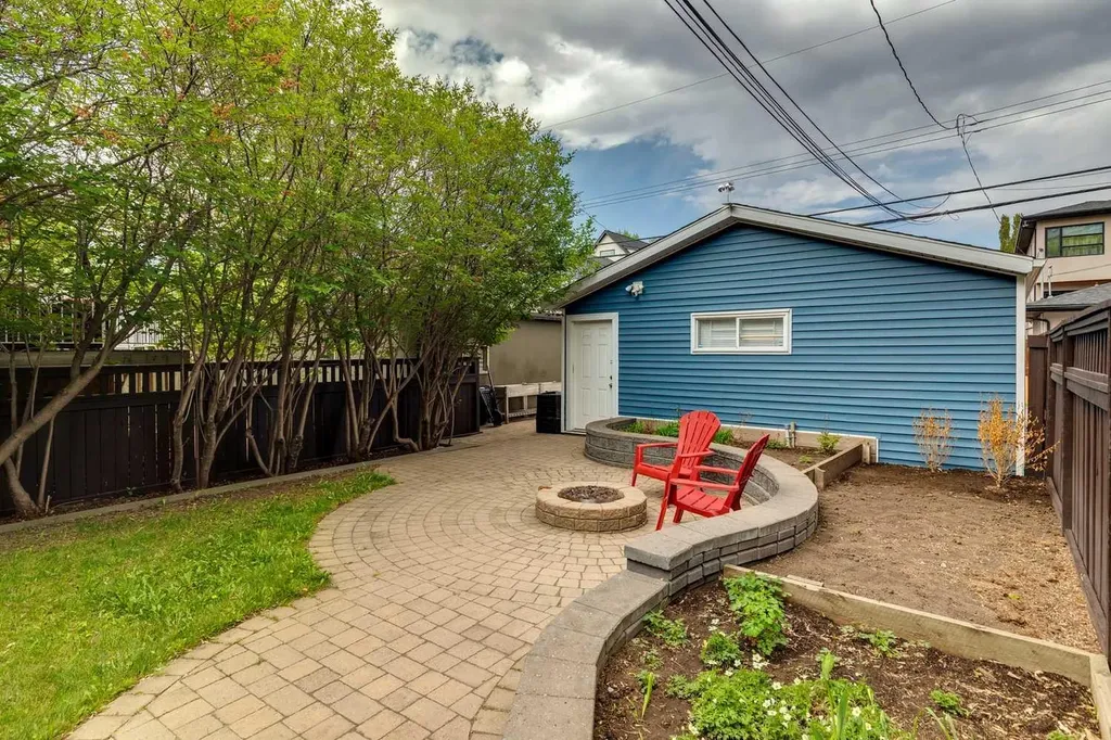 329 10a Street NW Calgary AB T2N 1W7