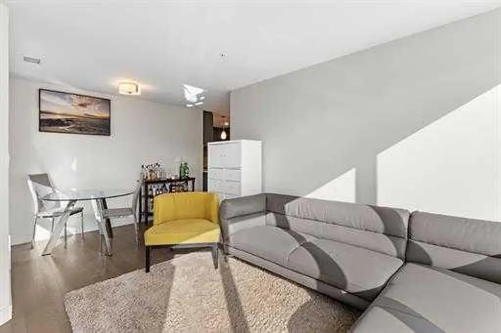 303 13 Avenue SW Calgary AB T2R0Y9