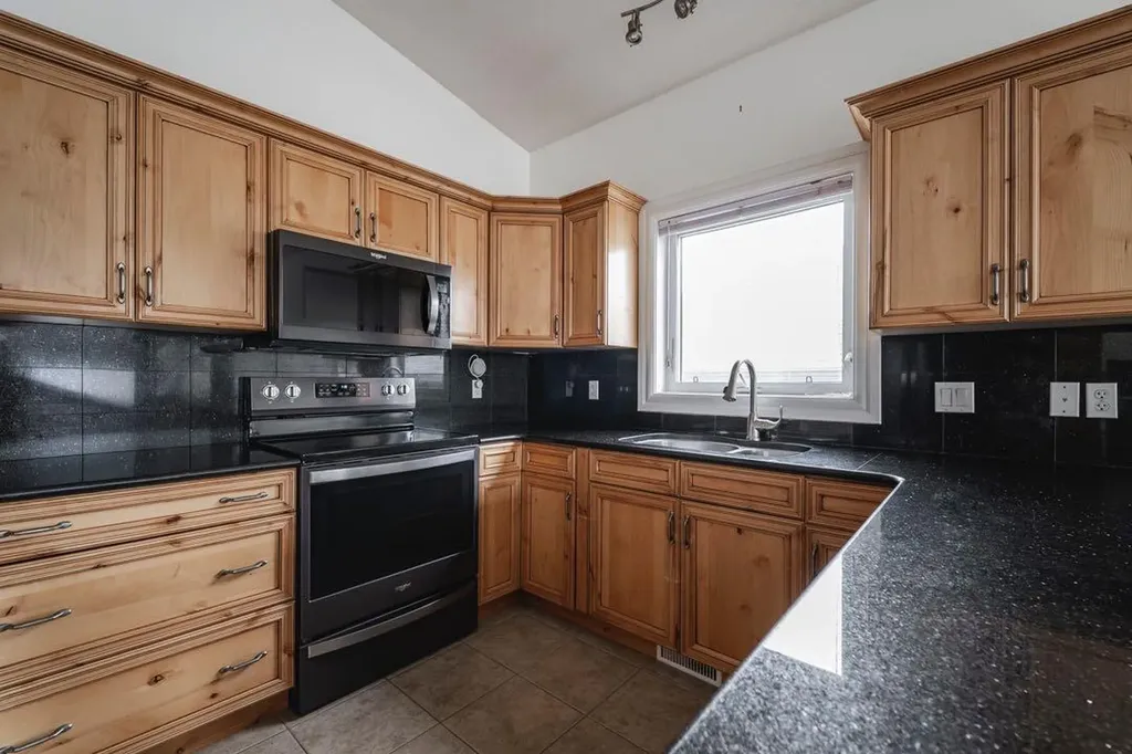 162 Pearl Bay Fort Mcmurray AB T9K 0E4