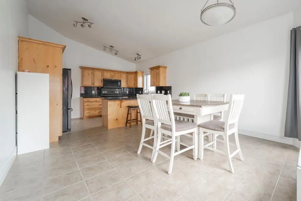 162 Pearl Bay Fort Mcmurray AB T9K 0E4