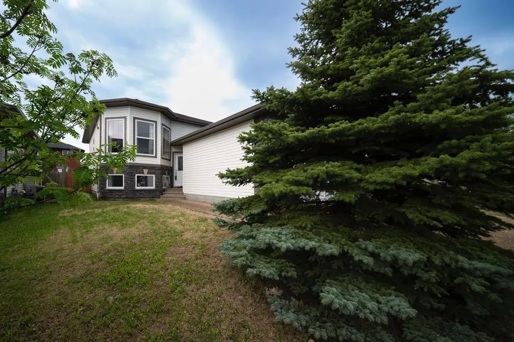 162 Pearl Bay Fort Mcmurray AB T9K 0E4
