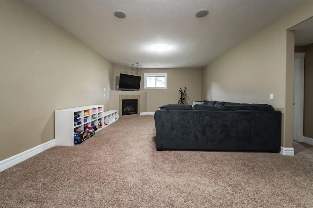 162 Pearl Bay Fort Mcmurray AB T9K 0E4