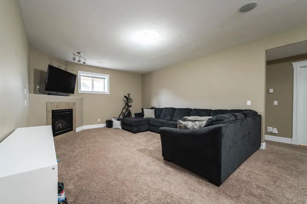 162 Pearl Bay Fort Mcmurray AB T9K 0E4