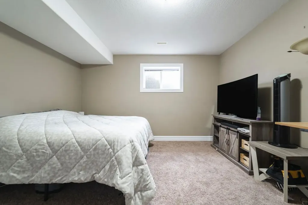162 Pearl Bay Fort Mcmurray AB T9K 0E4