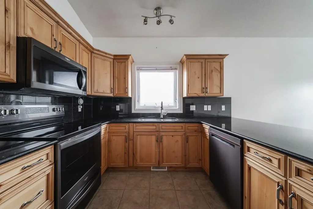 162 Pearl Bay Fort Mcmurray AB T9K 0E4