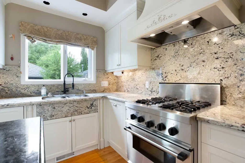 1730 7 Avenue NW Calgary AB T2N 0Z4