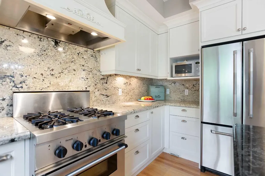 1730 7 Avenue NW Calgary AB T2N 0Z4