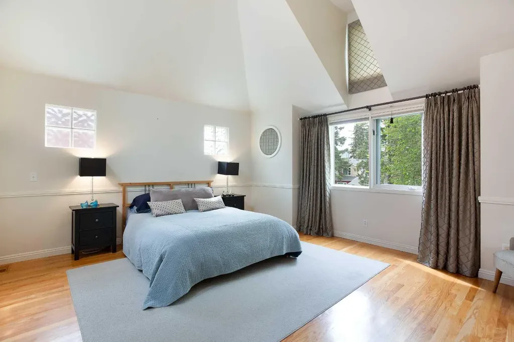 1730 7 Avenue NW Calgary AB T2N 0Z4