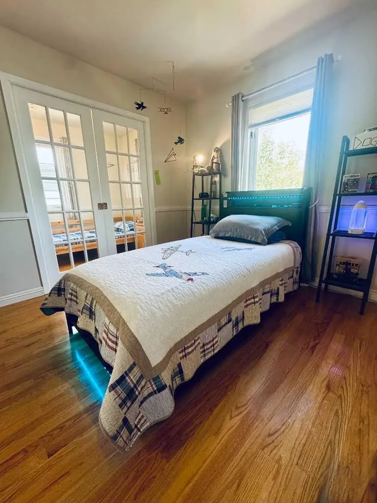 1730 7 Avenue NW Calgary AB T2N 0Z4