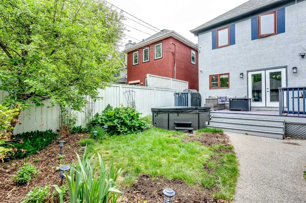 1730 7 Avenue NW Calgary AB T2N 0Z4
