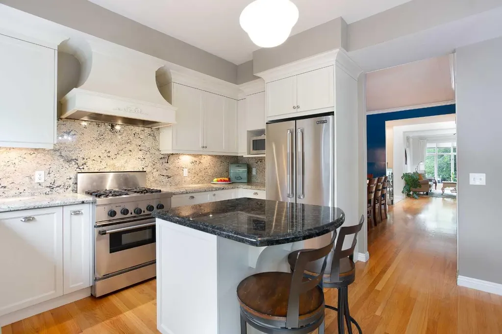 1730 7 Avenue NW Calgary AB T2N 0Z4