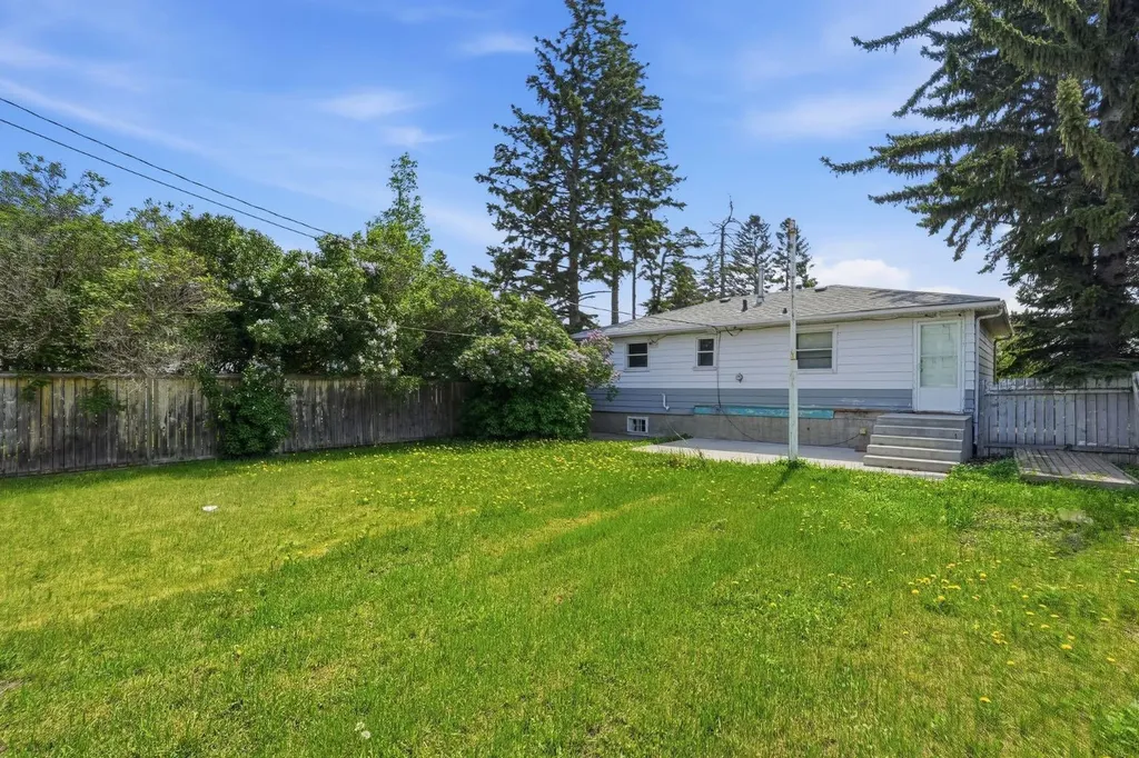 2806 9 Avenue SE Calgary AB T2A 0B9