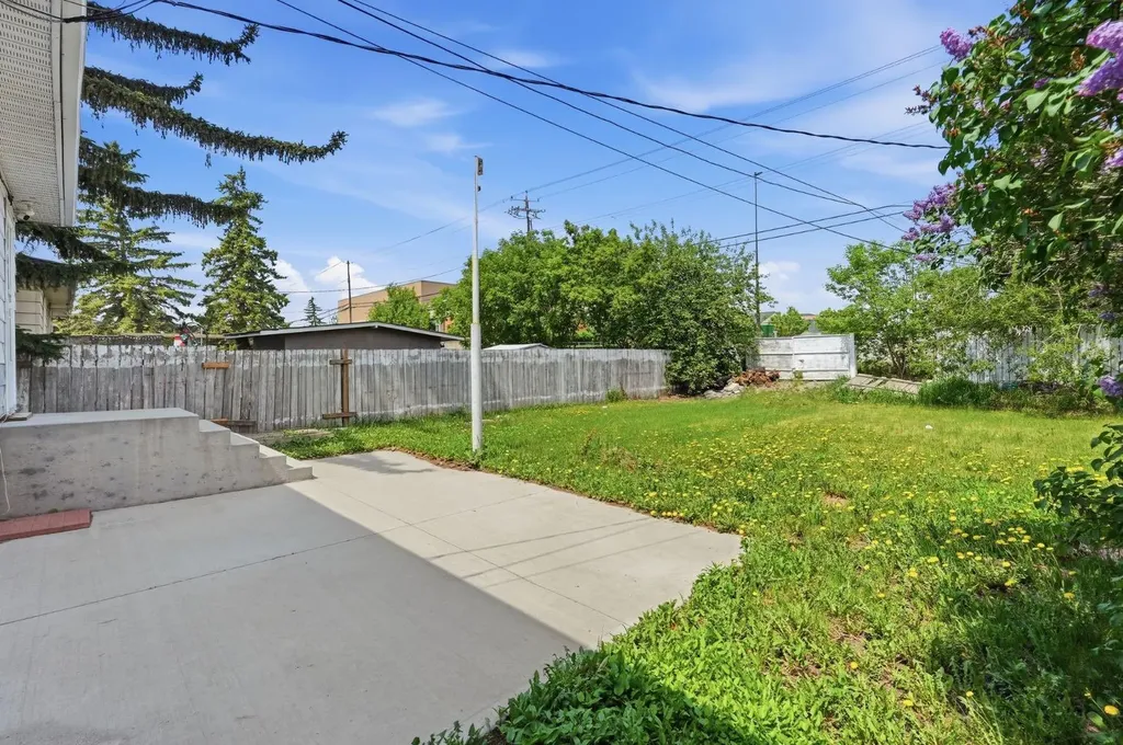 2806 9 Avenue SE Calgary AB T2A 0B9