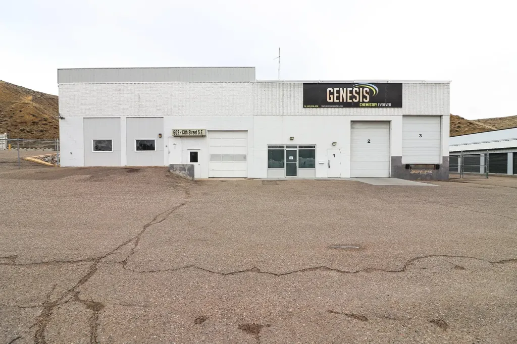 602 13 Street SE Medicine Hat AB T1A 1X3