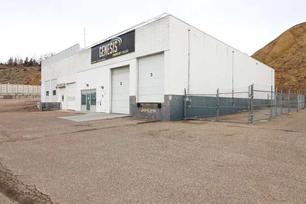 602 13 Street SE Medicine Hat AB T1A 1X3