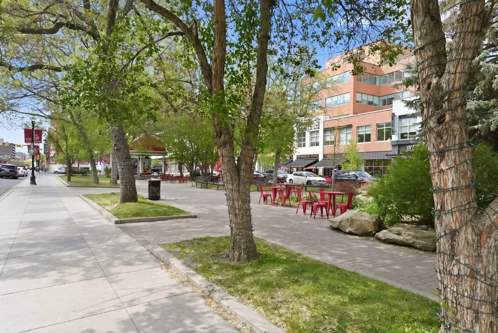 788 12 Avenue SW Calgary AB T2R0H1