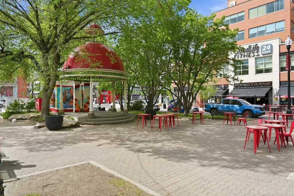 788 12 Avenue SW Calgary AB T2R0H1