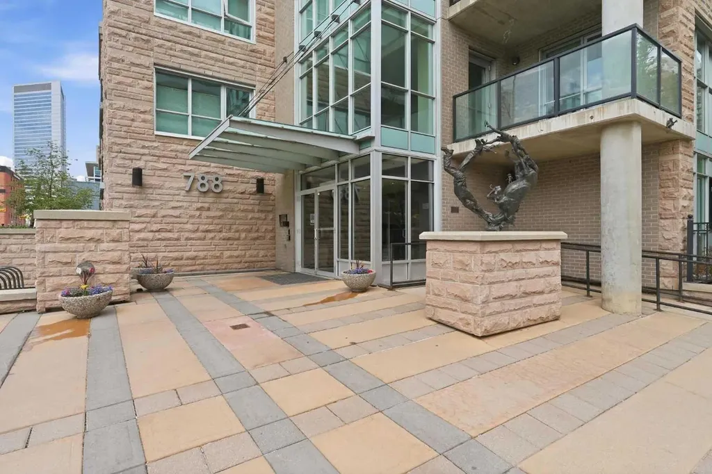 788 12 Avenue SW Calgary AB T2R0H1