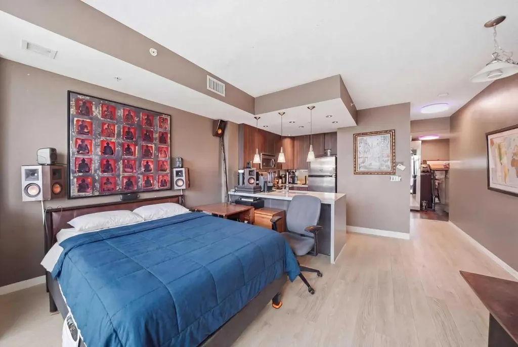 788 12 Avenue SW Calgary AB T2R0H1