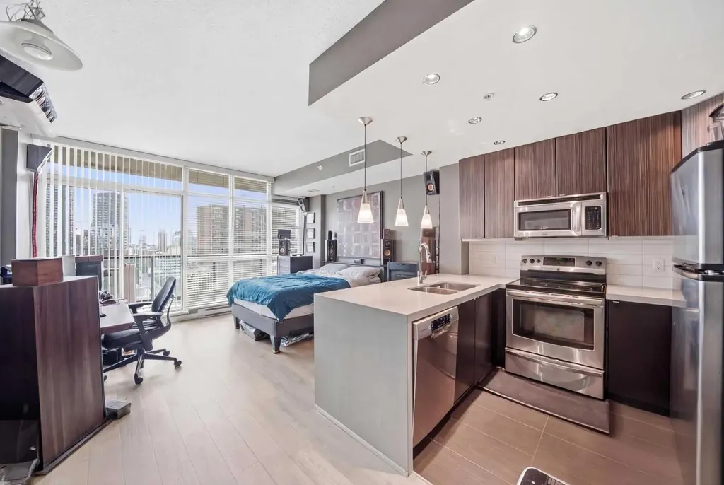 788 12 Avenue SW Calgary AB T2R0H1