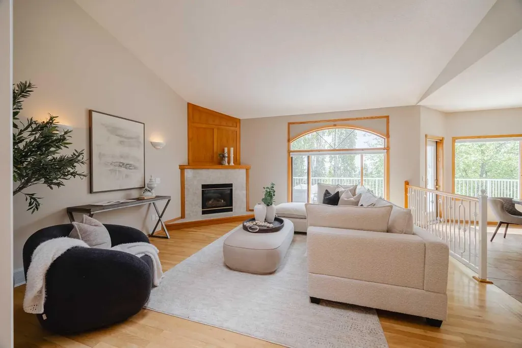 121 Scenic View Bay NW Calgary AB T3L 1Z7