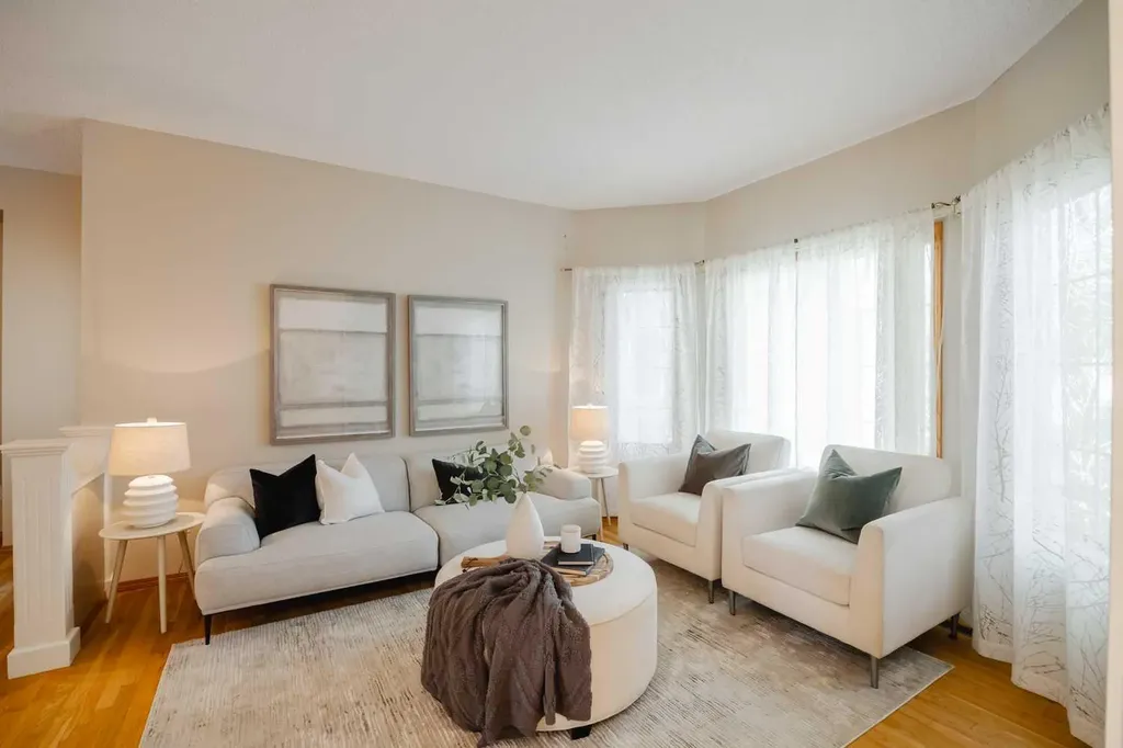 121 Scenic View Bay NW Calgary AB T3L 1Z7